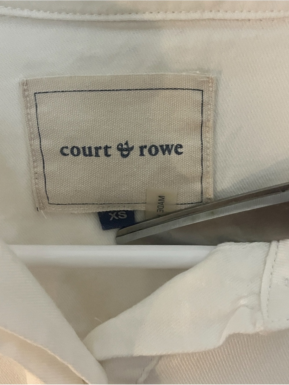 COURT & ROWE White Ruffle-Hem Button-Down Shirt - Picture 3 of 4